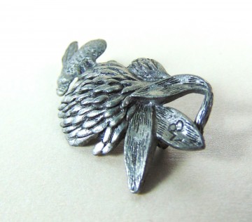 Vintage marjolein bastin tinnen bloem met bij broche 3