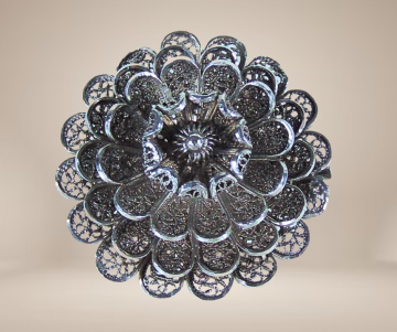 Zeeuwse knoop filigraan zilver 4 laags broche beige achtergrond 3