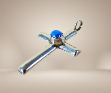 Zilver navajo kruis hanger denim lapis beige achtergrond 1
