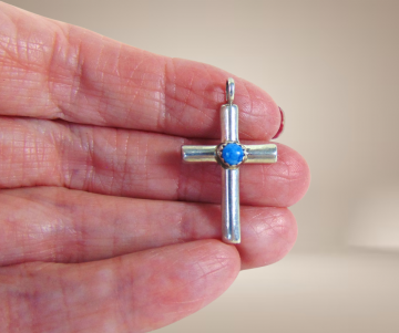 Zilver navajo kruis hanger denim lapis beige achtergrond 3
