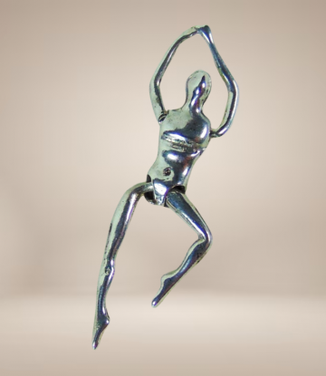 Zilveren balletdanser hanger beige achtergrond 3