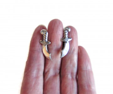 Zilveren clip oorbellen zwaard 1