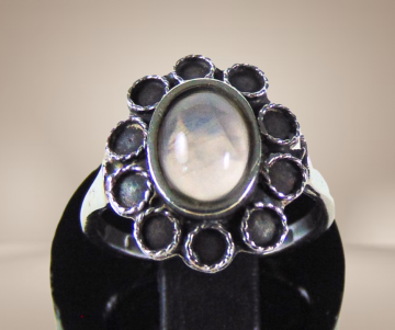 Zilveren entourage ring roze kwarts geoxideerd beige achtergrond 3