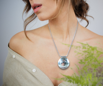 Zilveren ketting grote amulet hanger chinees innerlijke vrede teken op dame