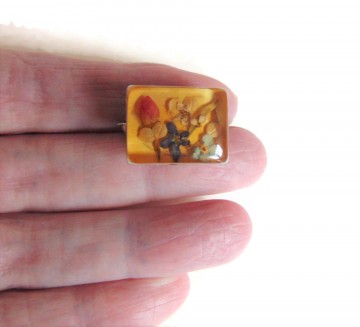 Zilveren kleine bloemetjes in resin broche 1