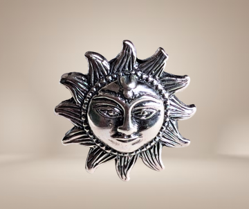 Zon ring zilver beige achtergrond 1