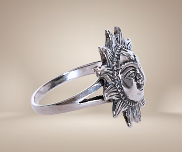 Zon ring zilver beige achtergrond 2