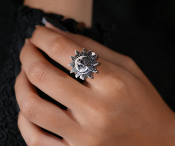 Zon ring zilver op hand