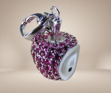 Zware 925 zilveren thailand ste appel met robijn hanger beige achtergrond 6