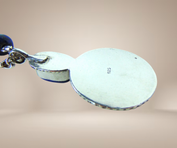 Zware zilveren etnische lapis lazuli koraal ketting hanger beige achtergrond 2