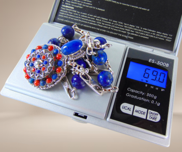 Zware zilveren etnische lapis lazuli koraal ketting hanger beige achtergrond 6