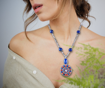 Zware zilveren etnische lapis lazuli koraal ketting hanger op dame