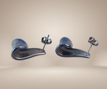 Zwarte geoxideerd strakke krul oorbellen zilver beige achtergrond 5